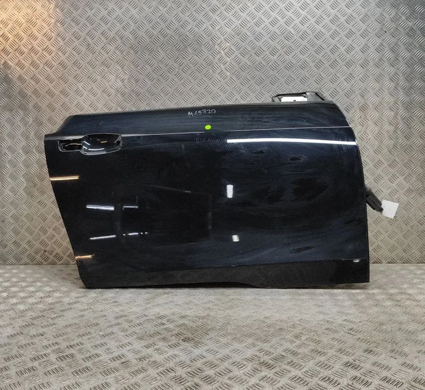Priekšējās durvis 7427330