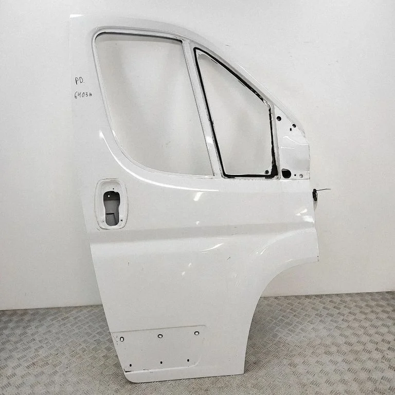 Priekšējās durvis 9004EC