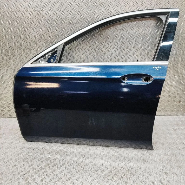 Priekšējās durvis A2137200105