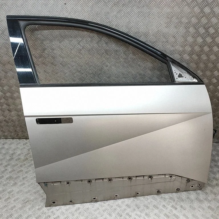Priekšējās durvis 76004GI000