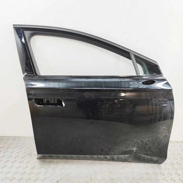 Priekšējās durvis 14A831055R