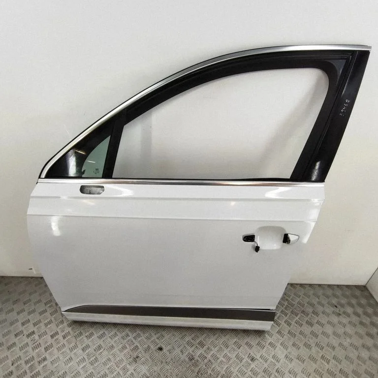 Priekšējās durvis 4M0831051G