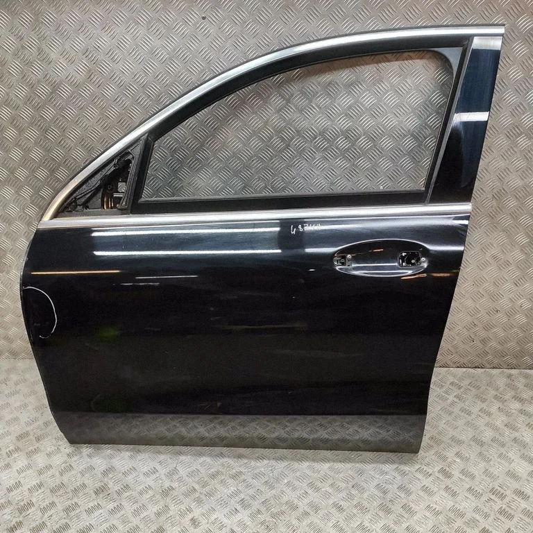 Esiuks – Mercedes-Benz EQC (2019-)