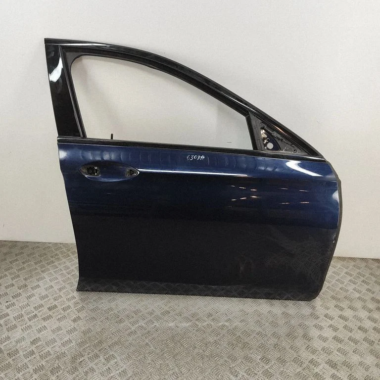 Priekšējās durvis A2137200205