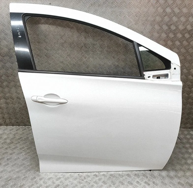 Priekšējās durvis 801004005R