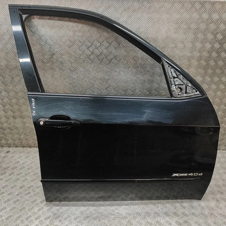 Priekšējās durvis 7211424
