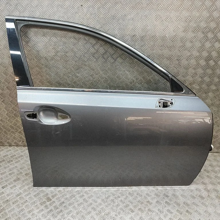 Priekšējās durvis 6700130871