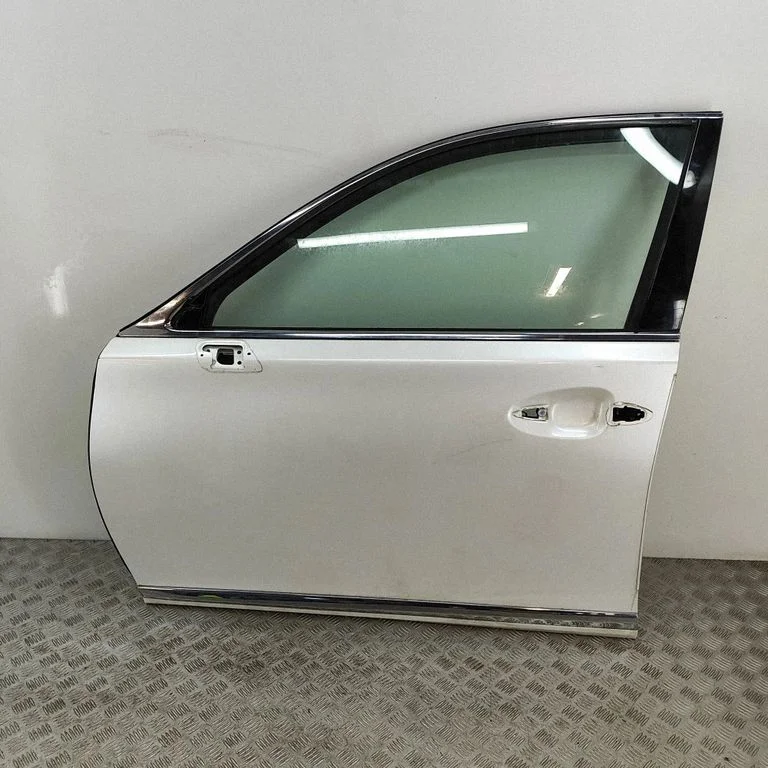 Priekšējās durvis 6700250111