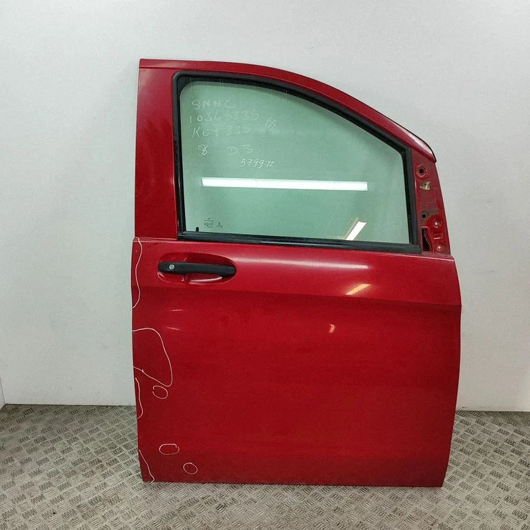 Priekšējās durvis A4477206700