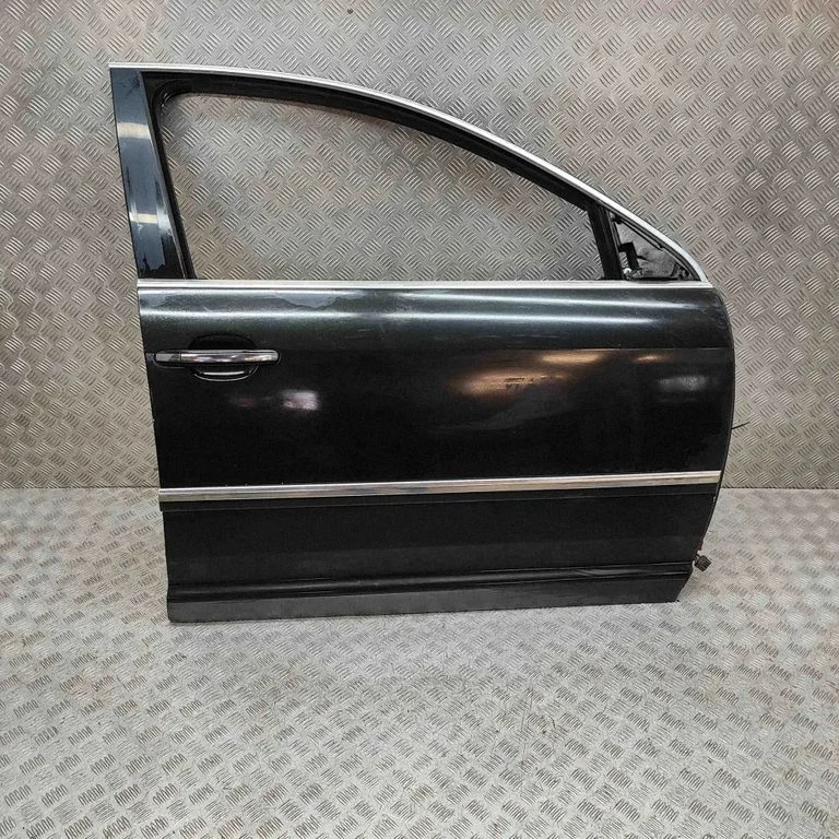 Priekšējās durvis 3D4831056P