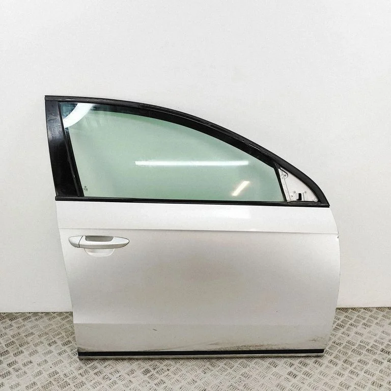 Priekšējās durvis 3AA831056
