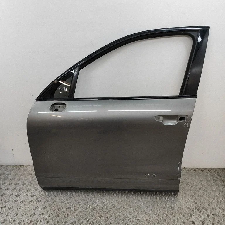 Priekšējās durvis 95853101100