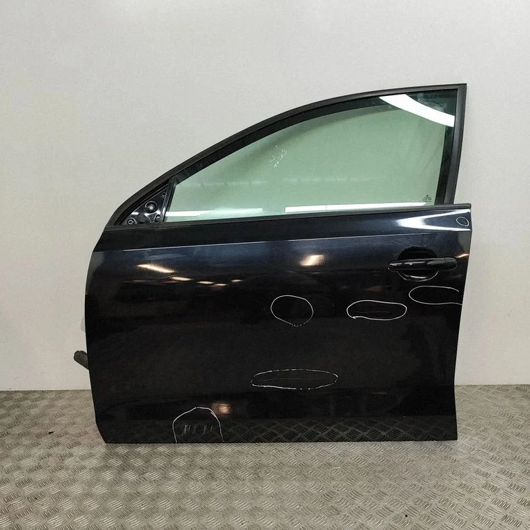 Priekšējās durvis 5C6831055G