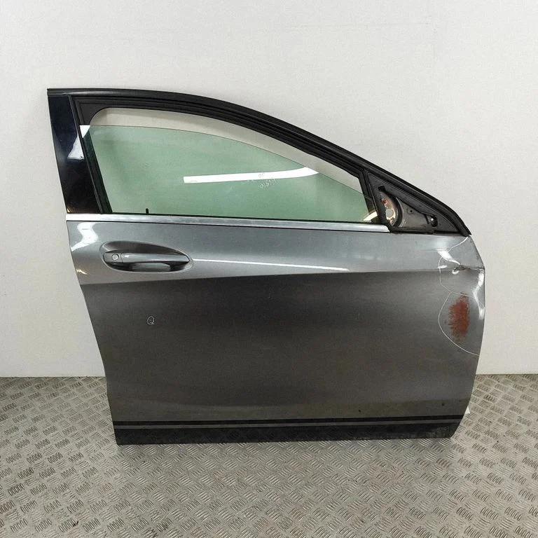 Priekšējās durvis A1767200105