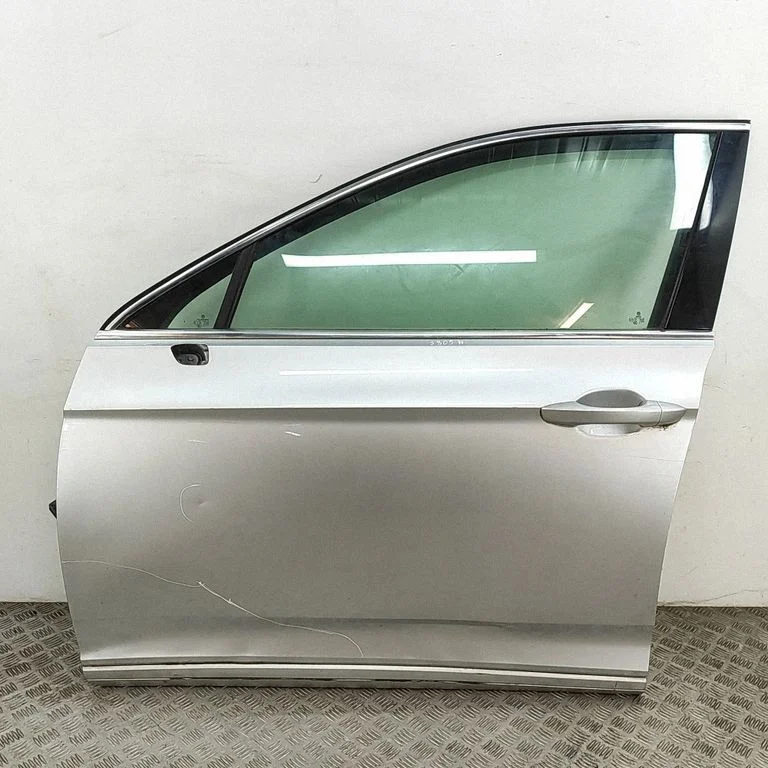 Priekšējās durvis 3G0831311K