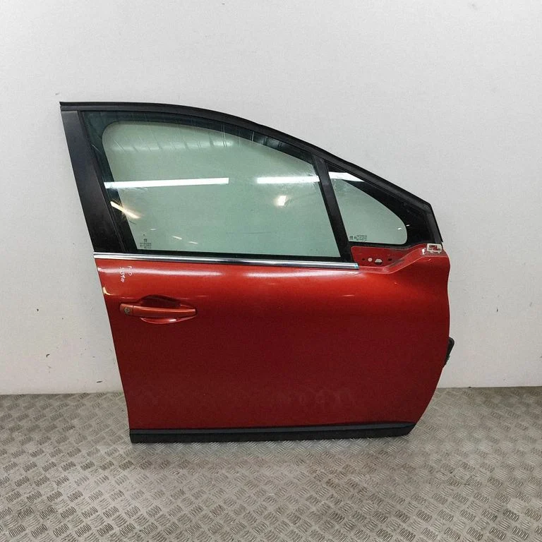 Priekšējās durvis 9807820380