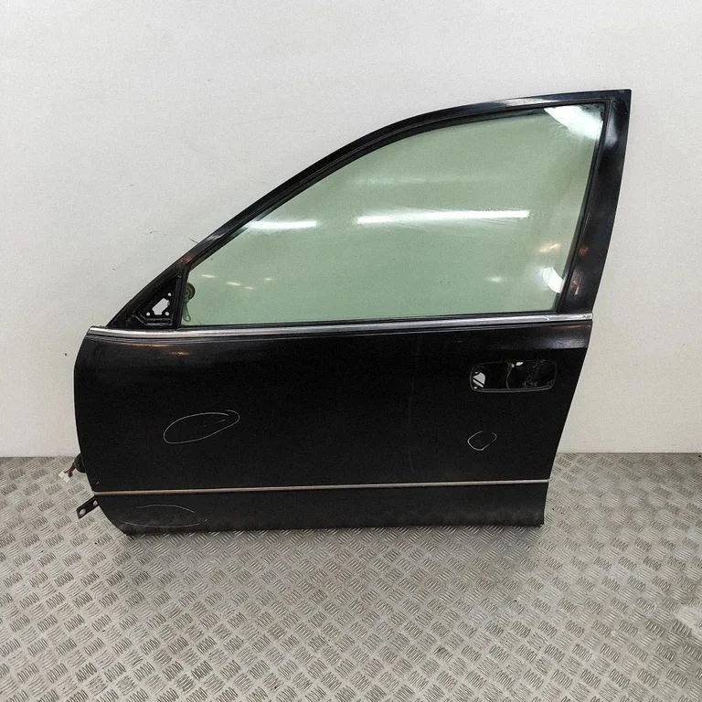 Priekšējās durvis 6700230870