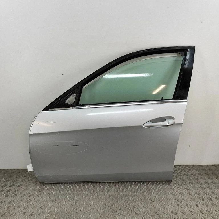 Priekšējās durvis A2127205300