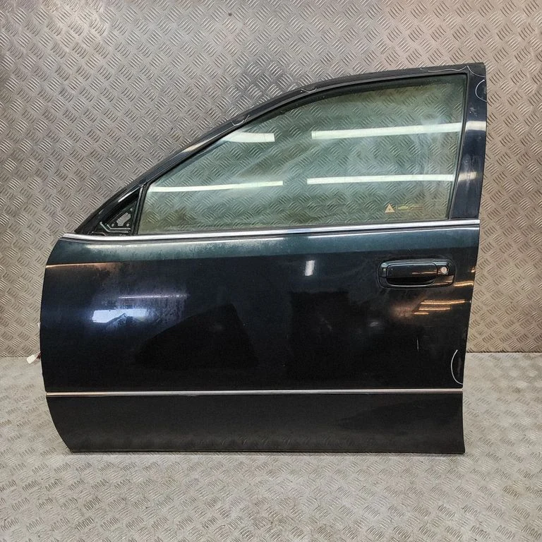 Priekšējās durvis 6700230870