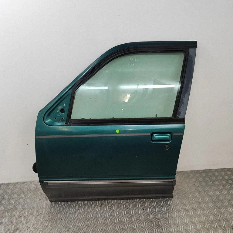 Priekšējās durvis F67Z9820125BA