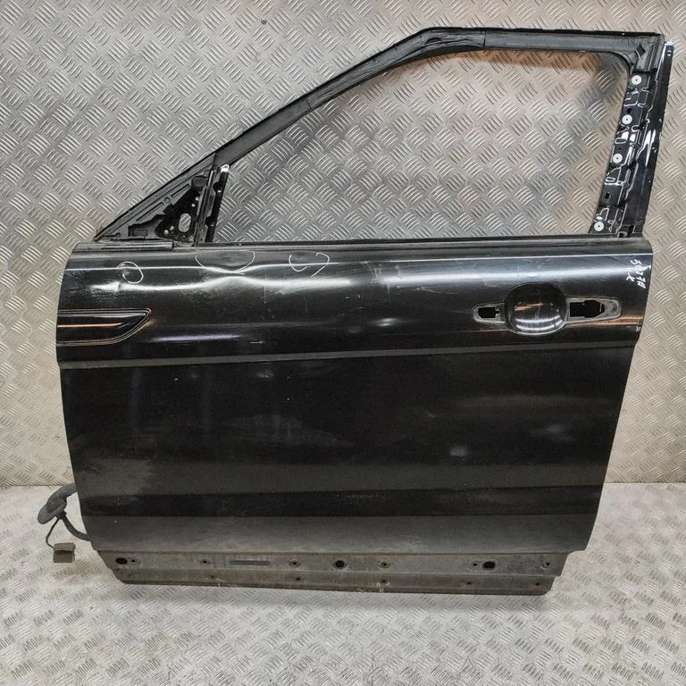 Priekšējās durvis LR028553