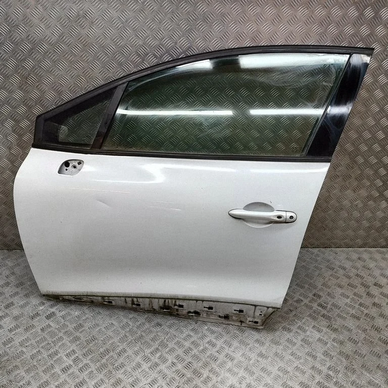 Priekšējās durvis 801017896R