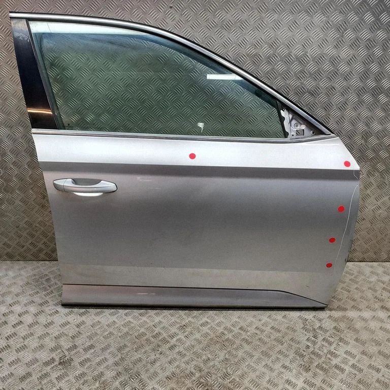 Priekšējās durvis 3V0831312A