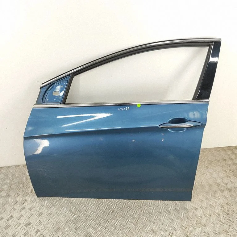 Priekšējās durvis 760033Z000