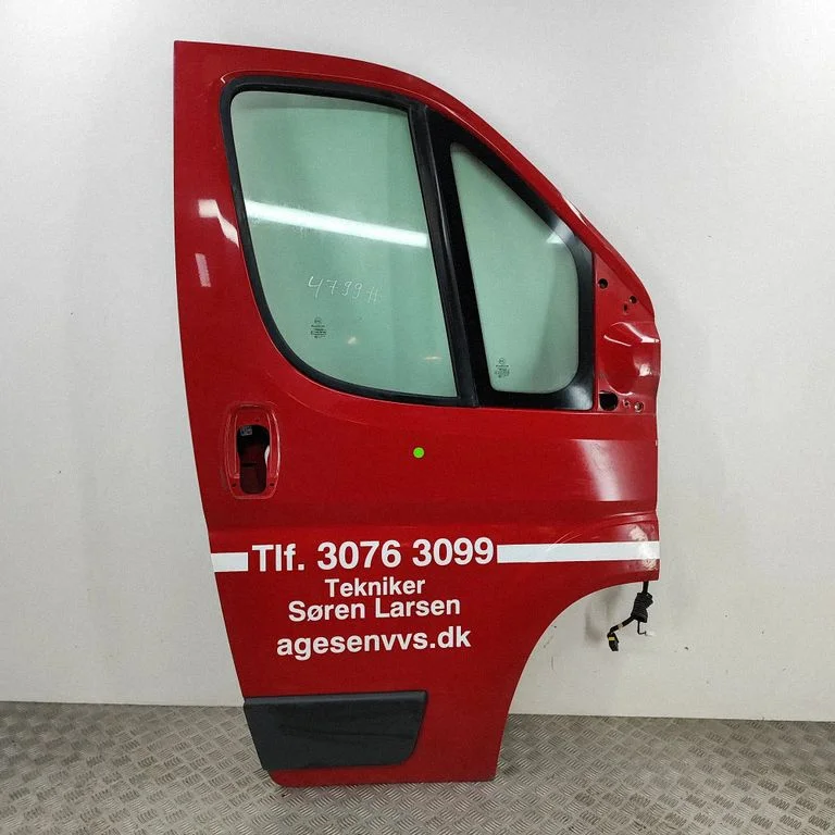 Priekšējās durvis 9004EC