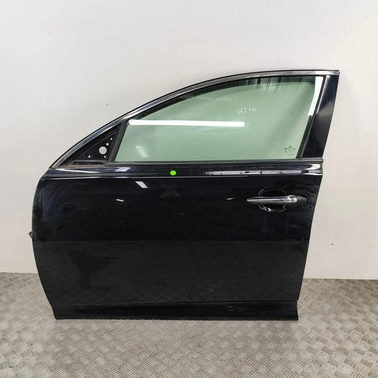 Priekšējās durvis 760032T000