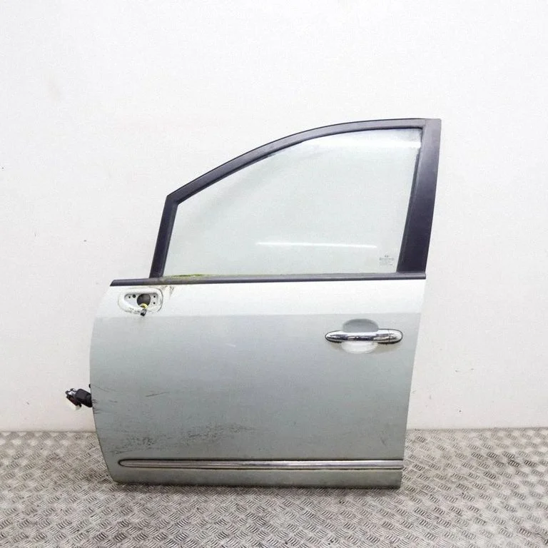 Priekšējās durvis 760031D010