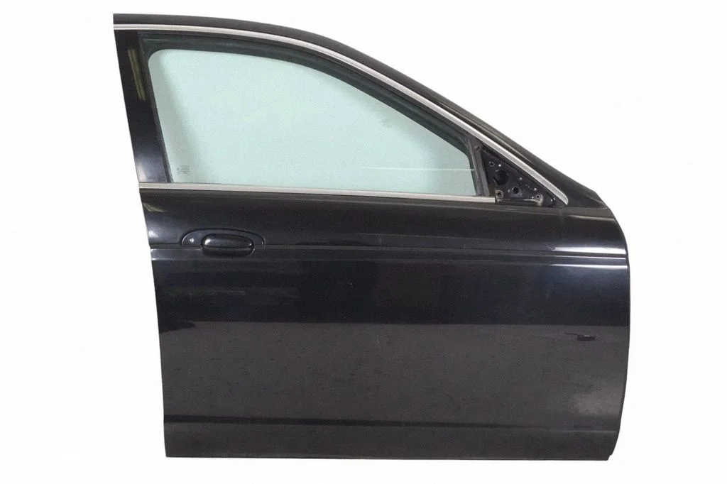 Front door – front right