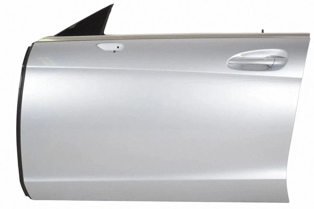Priekšējās durvis – kreisā