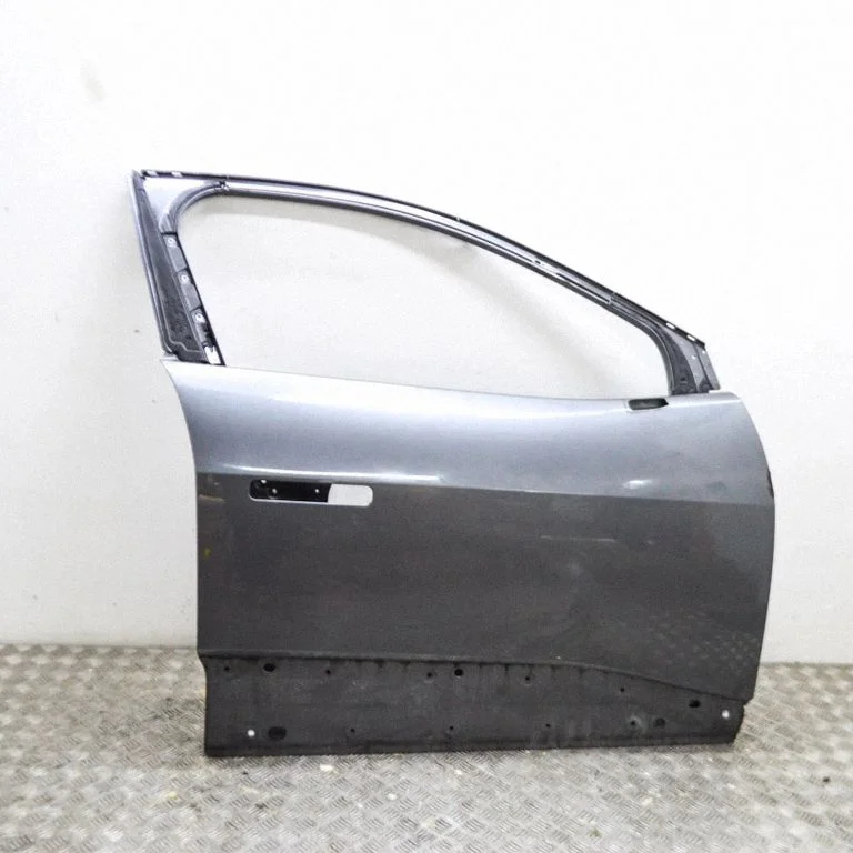 Priekšējās durvis T4K1541
