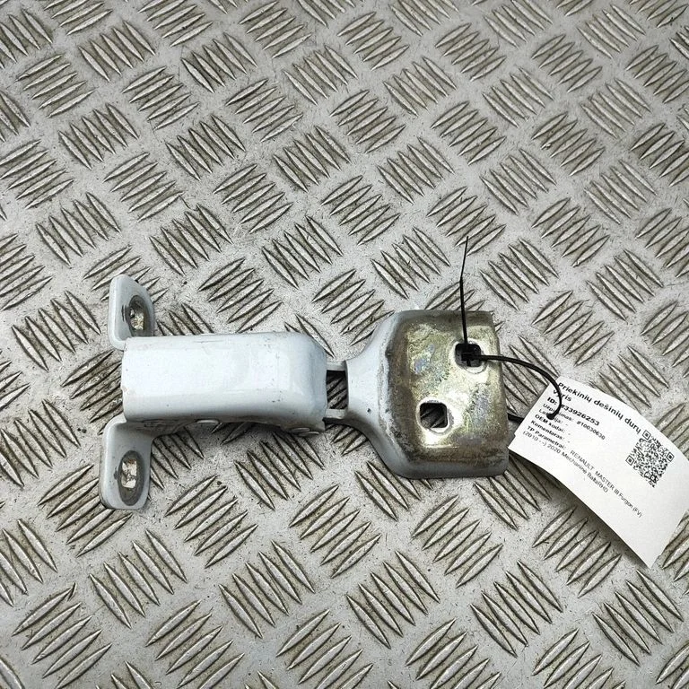 Priekšējā augšējā eņģe 804000006R