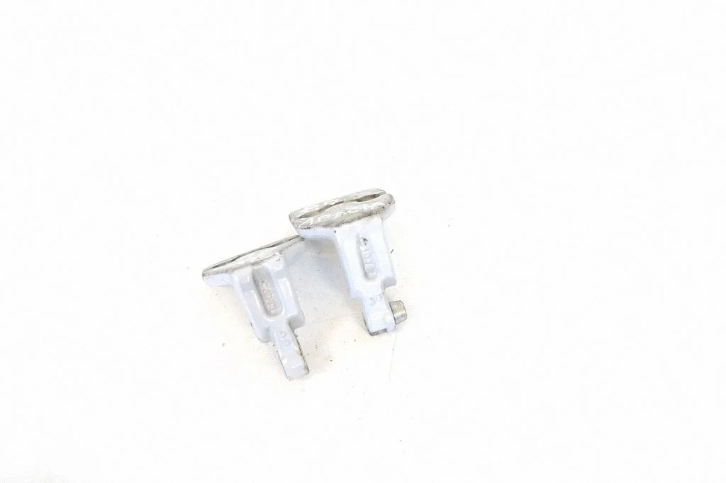 Front door upper hinge BJ32228A64CB