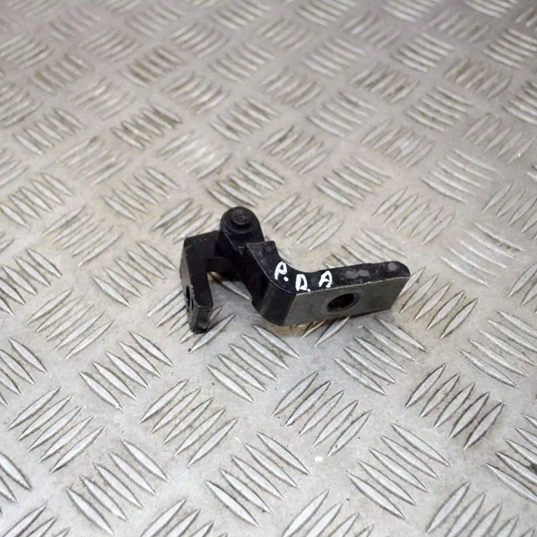 Priekšējā augšējā eņģe 7266676