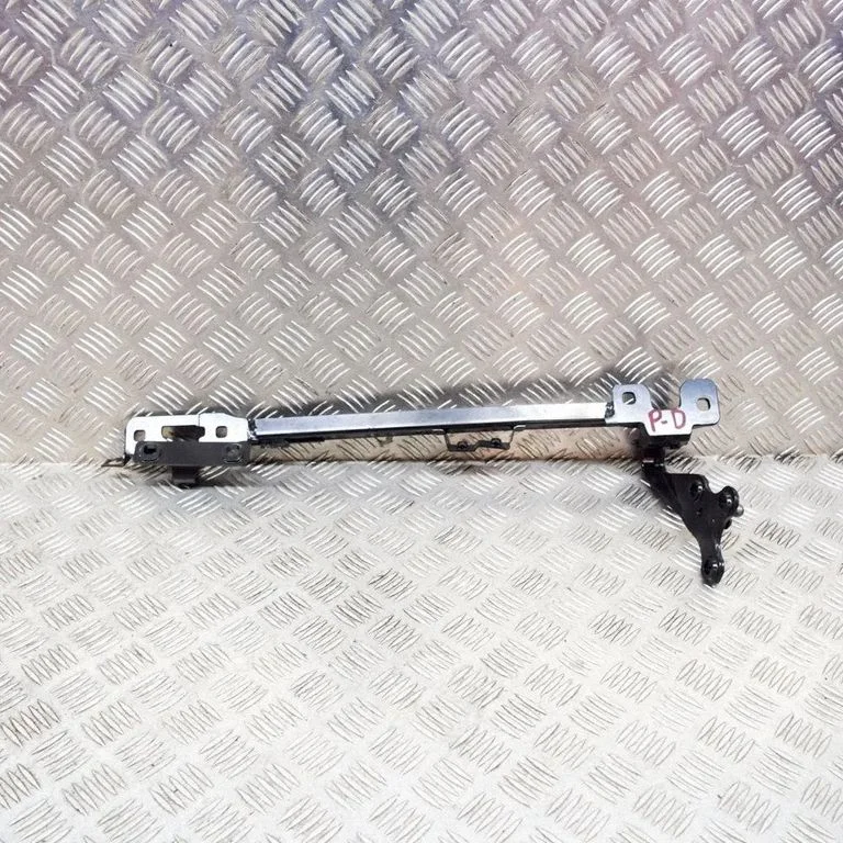 Front door upper hinge 7457822