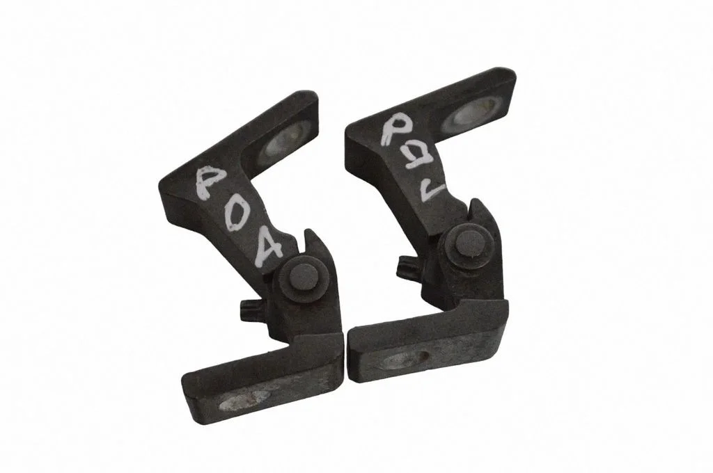 Priekšējā augšējā eņģe 8K0831402A