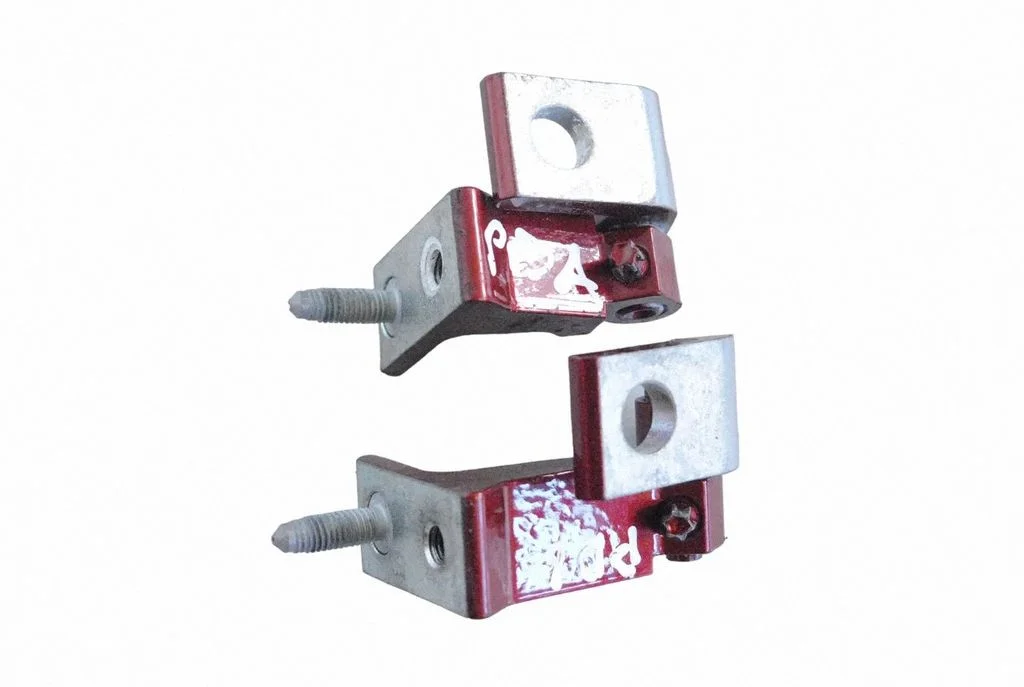 Priekšējā augšējā eņģe 8V0833404E