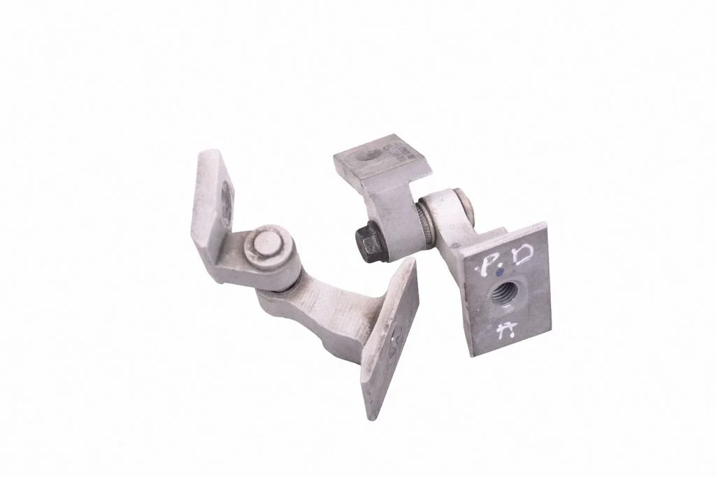Front door upper hinge 7246068