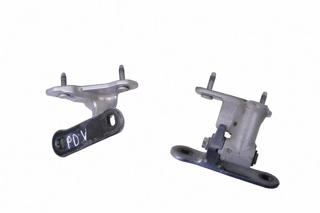 Front door upper hinge – right