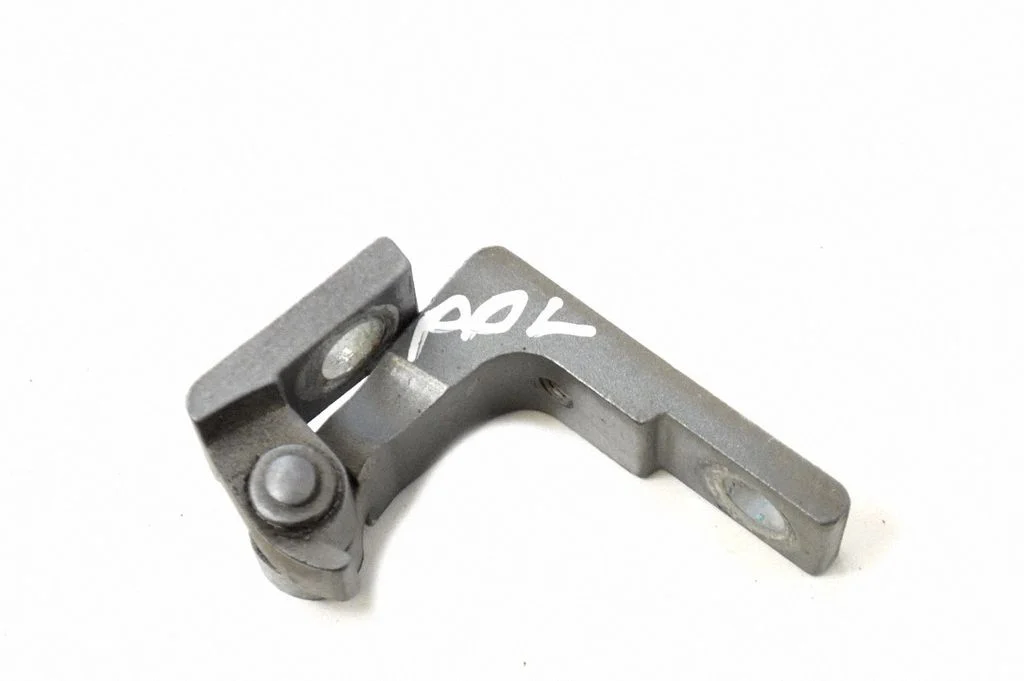 Front door upper hinge 7L0831402A