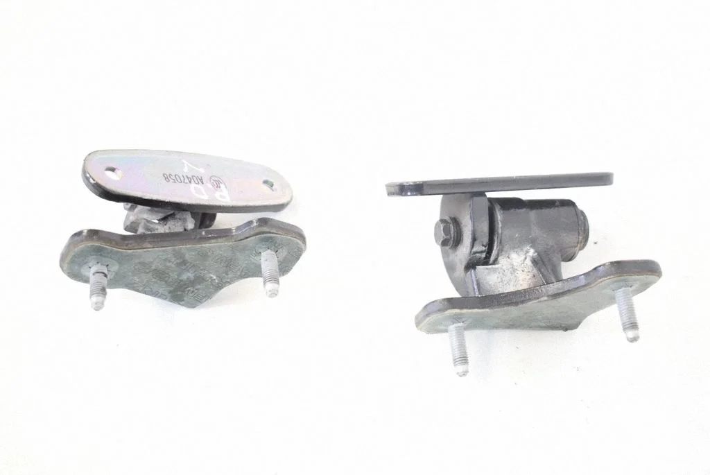 Front door upper hinge – right