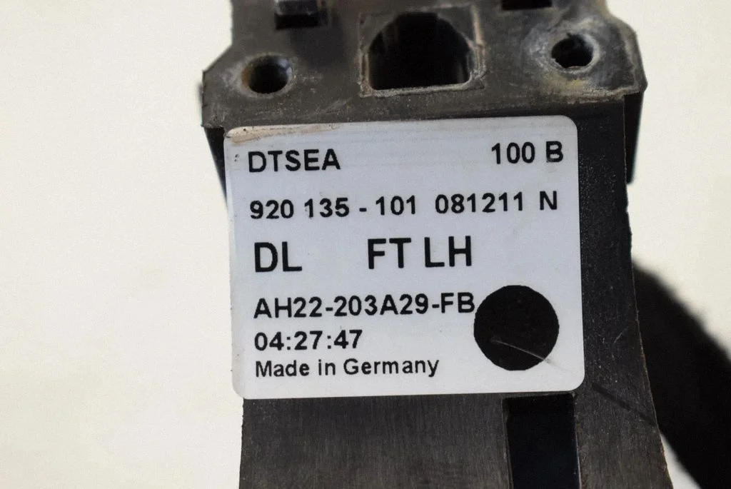 Klamka zewnętrzna drzwi przednich AH22203A29FB