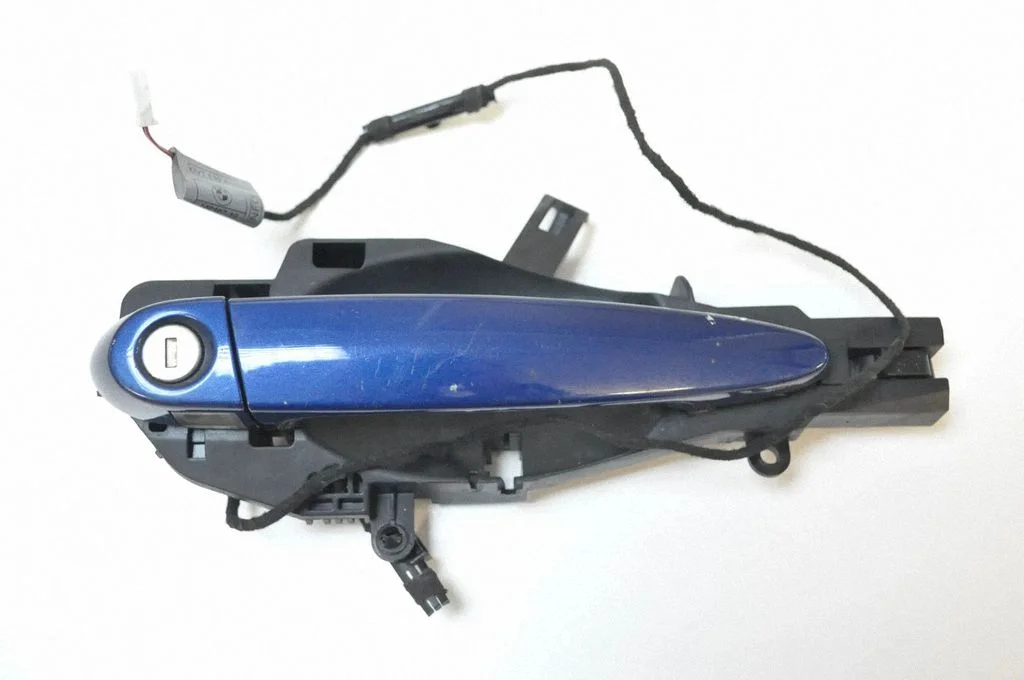 Front door exterior handle – front right