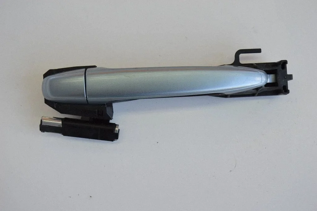 Front door exterior handle – rear left