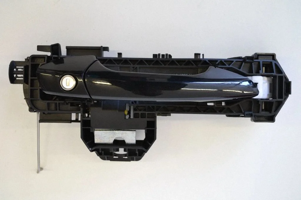 Esiukse välimine käepide – Mercedes-Benz CLA-klass C117 X117 W117 (2013-2019)