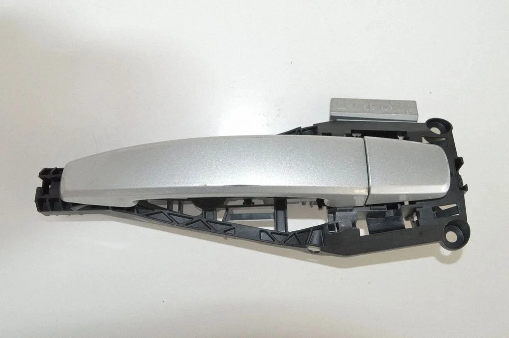 Front door exterior handle – rear left