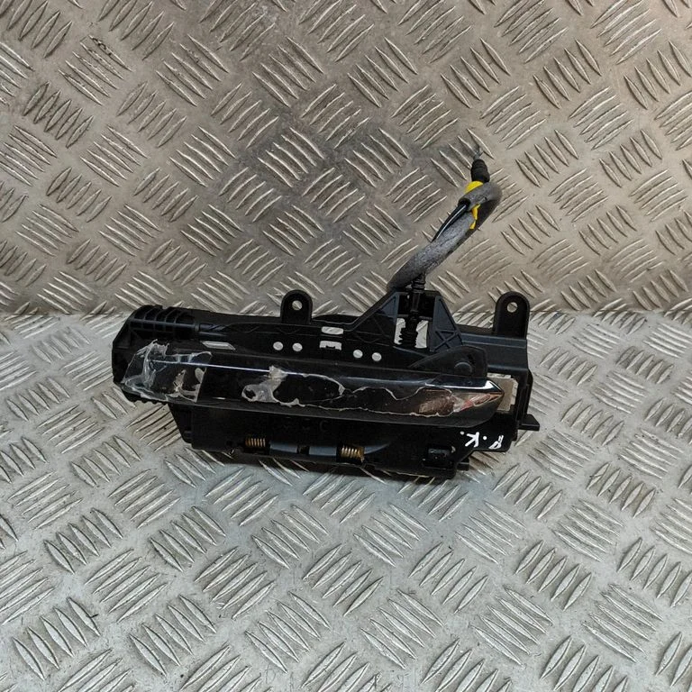 Front door exterior handle 8W0837205